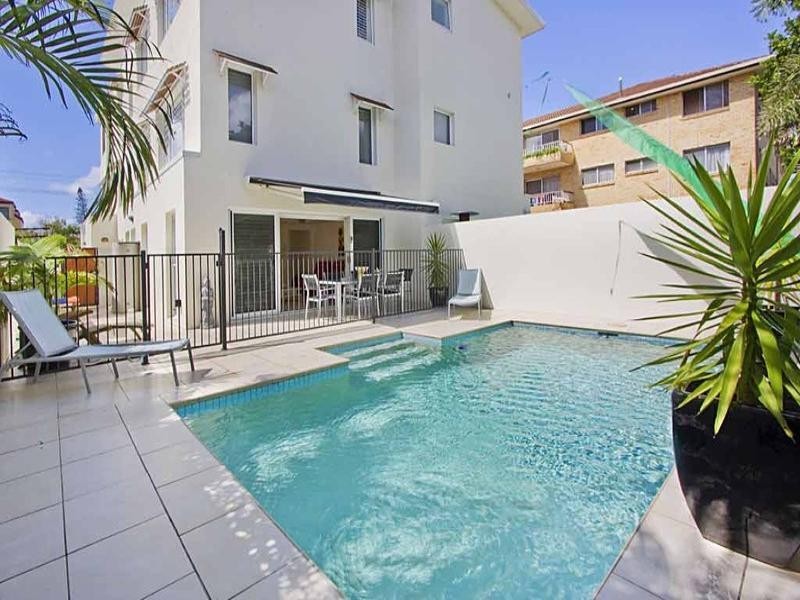 2 ‘Nagel 8′, 8 Nagel Avenue, Miami QLD 4220