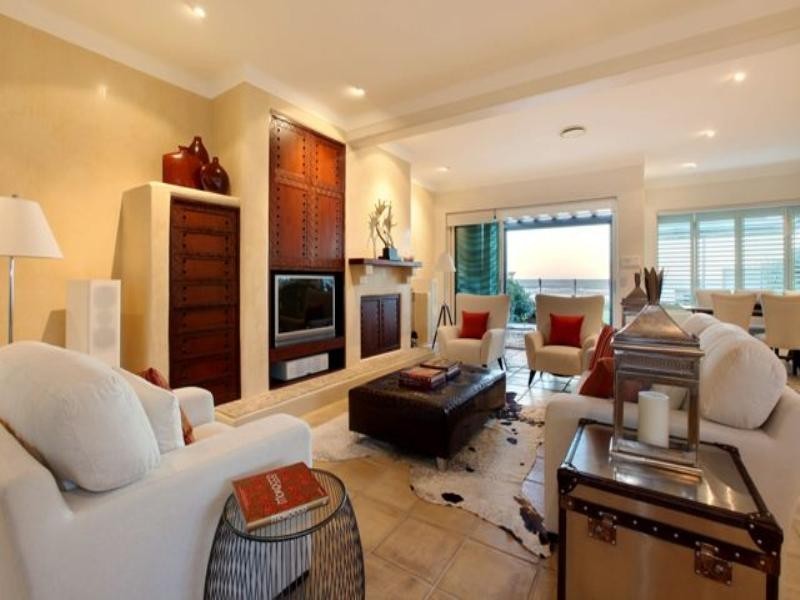 17 Hedges Avenue, Mermaid Beach QLD 4218