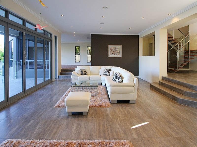 10 St Tropez Terrace, Sorrento QLD 4217