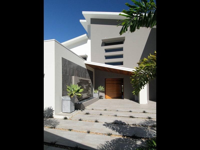 10 St Tropez Terrace, Sorrento QLD 4217