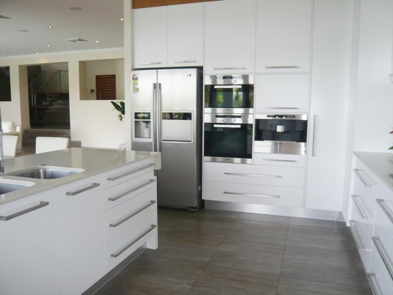 10 St Tropez Terrace, Sorrento QLD 4217