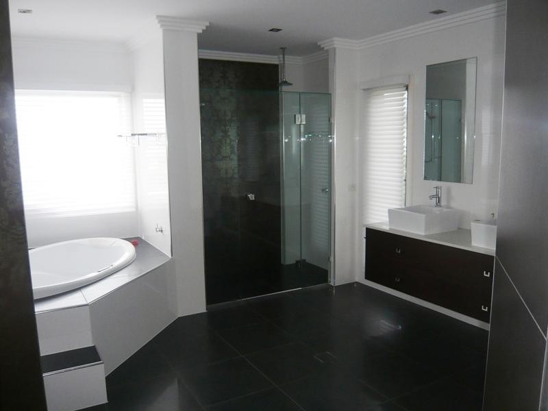 10 St Tropez Terrace, Sorrento QLD 4217