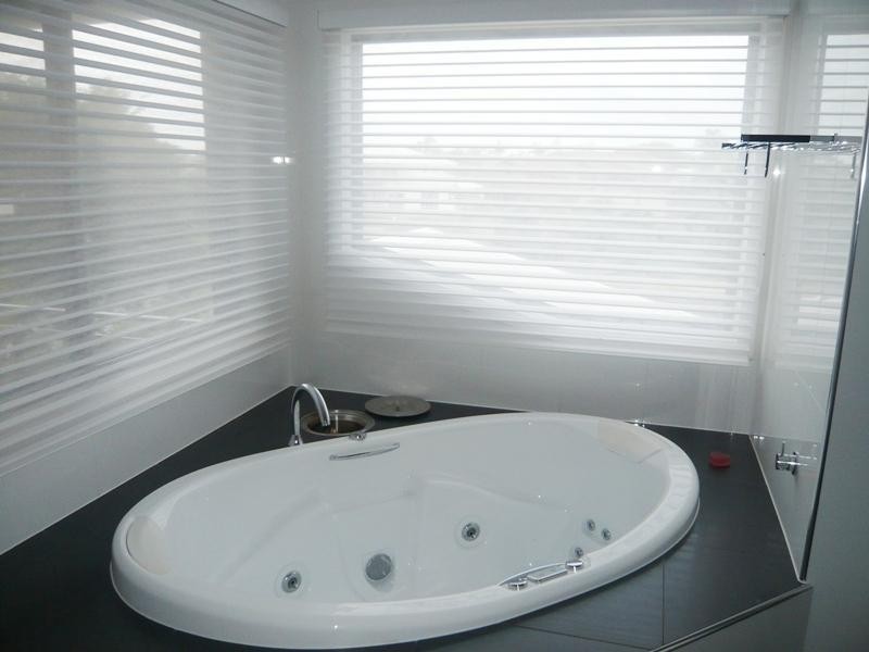 10 St Tropez Terrace, Sorrento QLD 4217