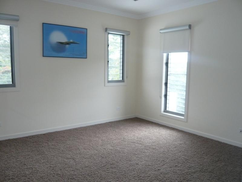 10 St Tropez Terrace, Sorrento QLD 4217