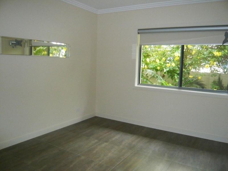 10 St Tropez Terrace, Sorrento QLD 4217