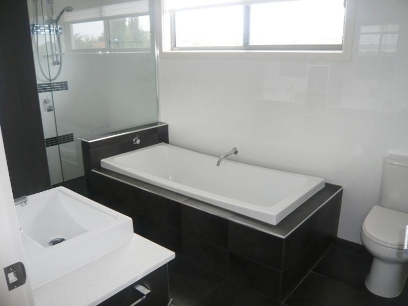 10 St Tropez Terrace, Sorrento QLD 4217