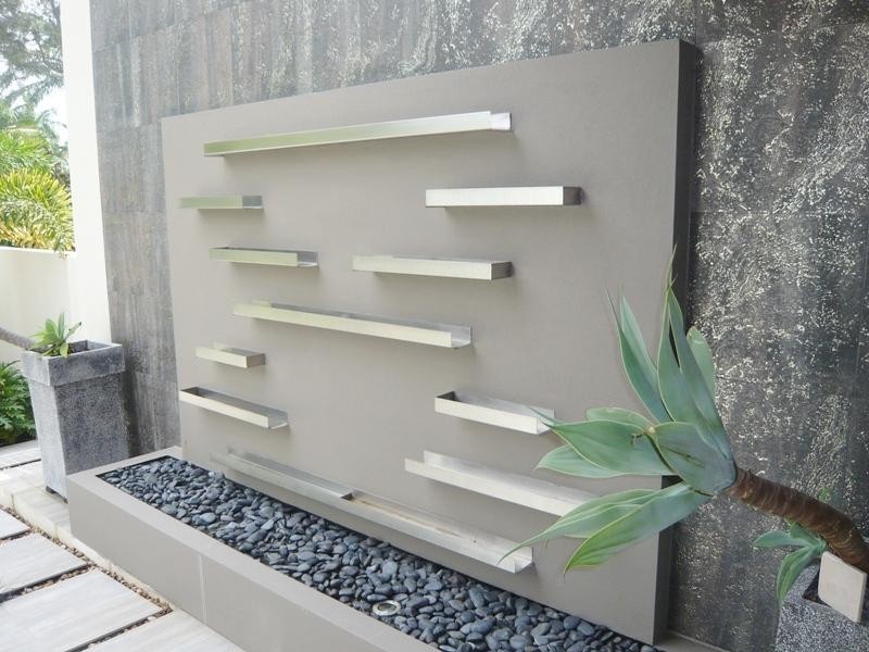 10 St Tropez Terrace, Sorrento QLD 4217