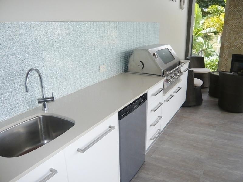 10 St Tropez Terrace, Sorrento QLD 4217