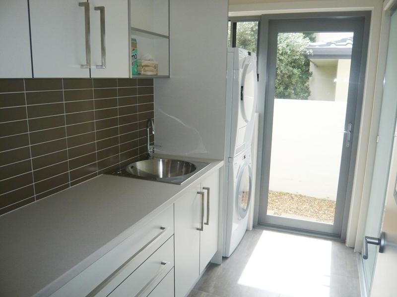 10 St Tropez Terrace, Sorrento QLD 4217