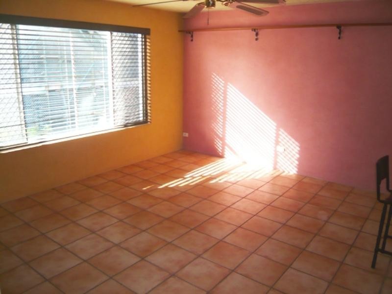 2/5 Jubilee Avenue, Broadbeach QLD 4218