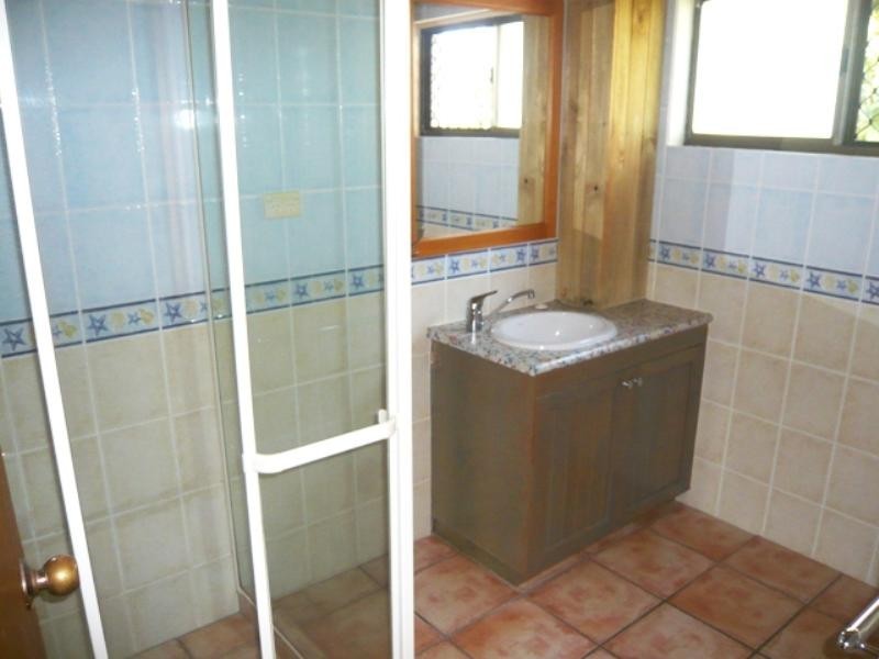 2/5 Jubilee Avenue, Broadbeach QLD 4218