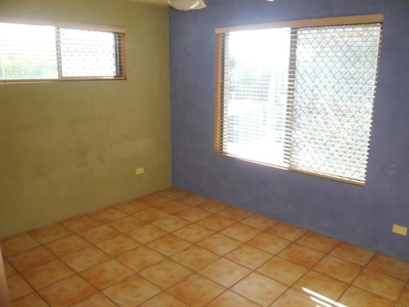 2/5 Jubilee Avenue, Broadbeach QLD 4218