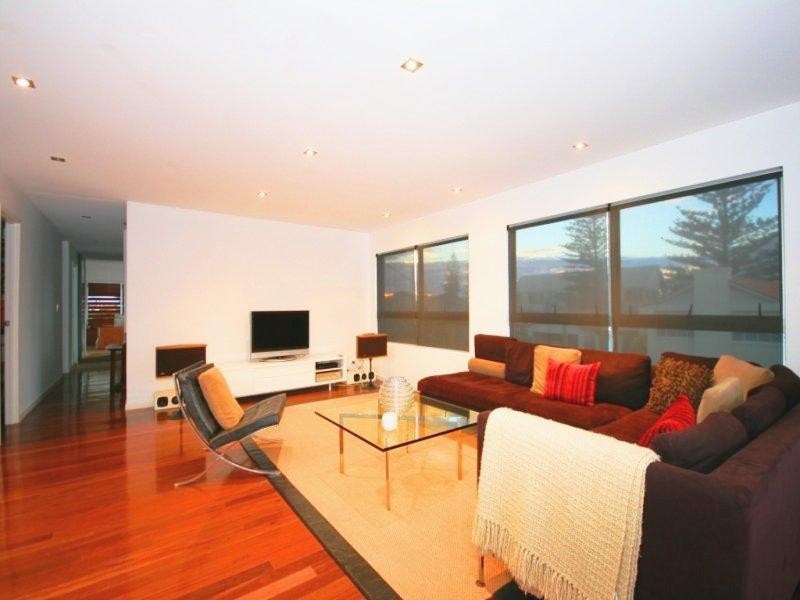 2 Surf Street, Mermaid Beach QLD 4218