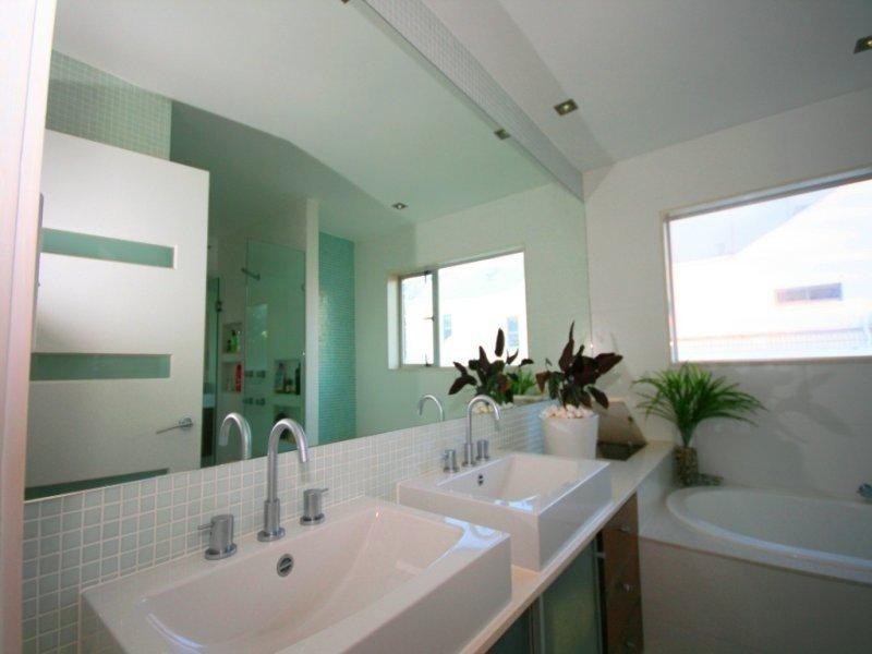 2 Surf Street, Mermaid Beach QLD 4218