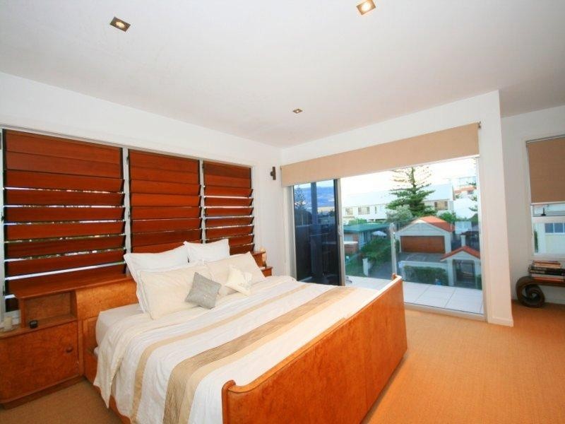 2 Surf Street, Mermaid Beach QLD 4218