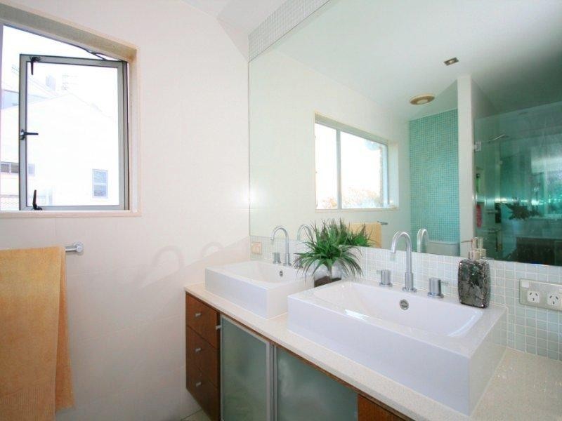 2 Surf Street, Mermaid Beach QLD 4218