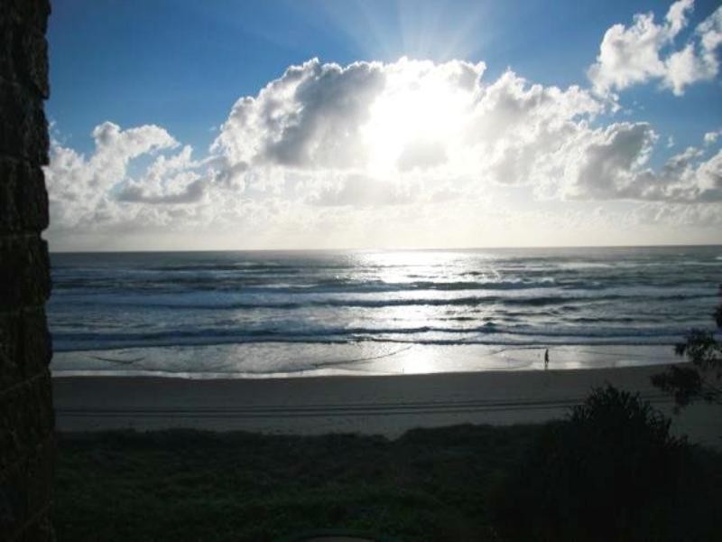 2 Surf Street, Mermaid Beach QLD 4218