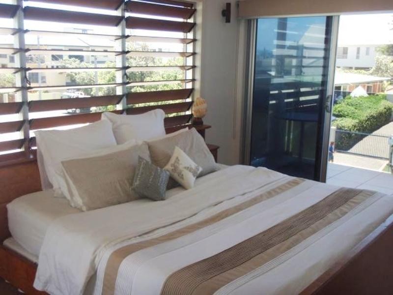 2 Surf Street, Mermaid Beach QLD 4218