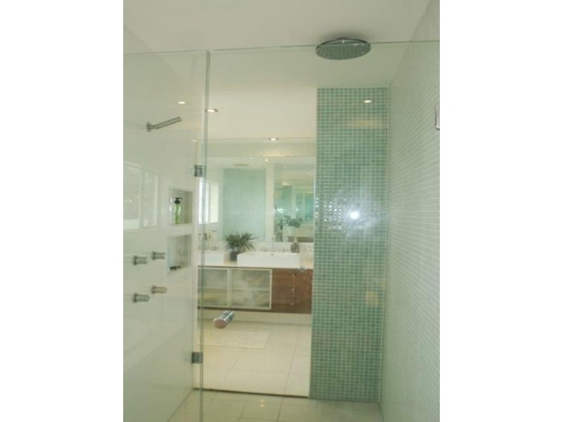 2 Surf Street, Mermaid Beach QLD 4218