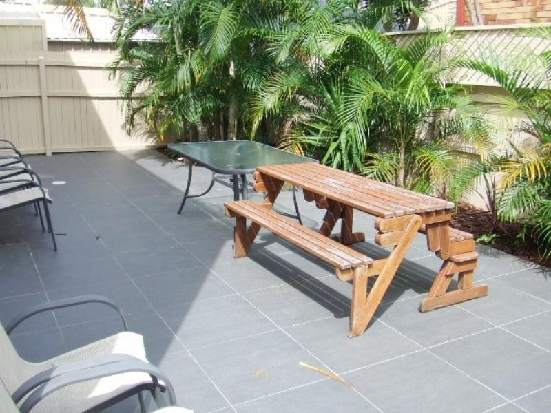 2/2028 Gold Coast Highway, Miami QLD 4220