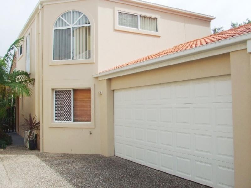 2/2028 Gold Coast Highway, Miami QLD 4220