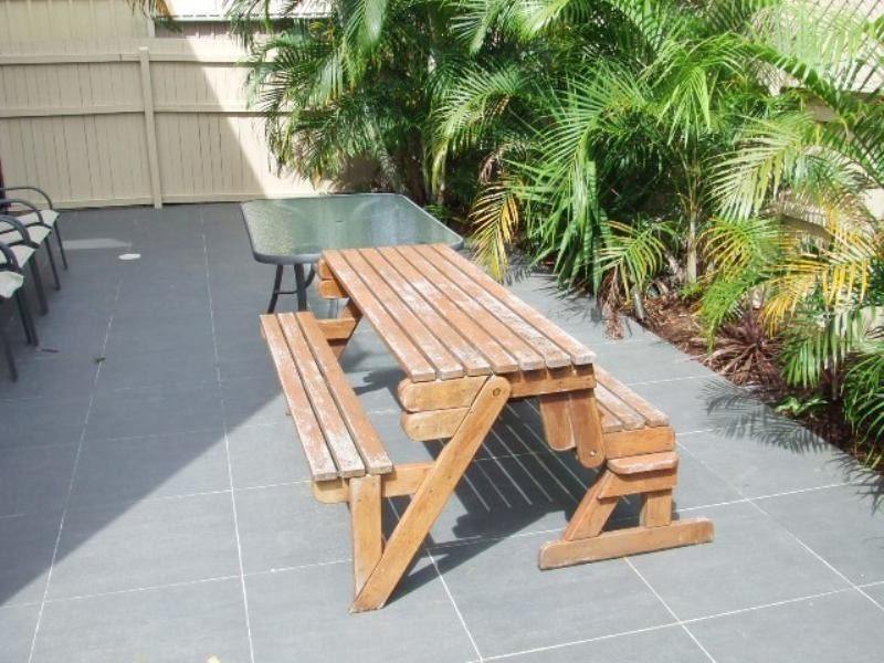 2/2028 Gold Coast Highway, Miami QLD 4220