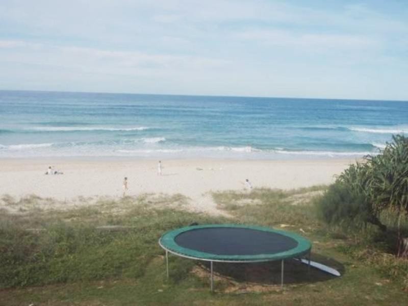 2a Surf Street, Mermaid Beach QLD 4218