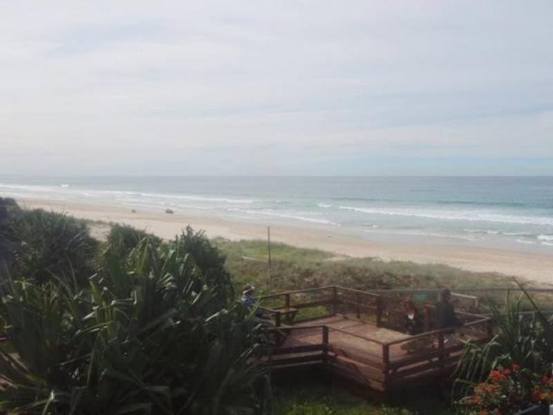 2a Surf Street, Mermaid Beach QLD 4218