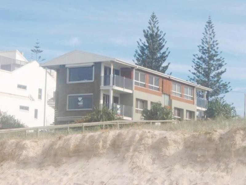 2a Surf Street, Mermaid Beach QLD 4218