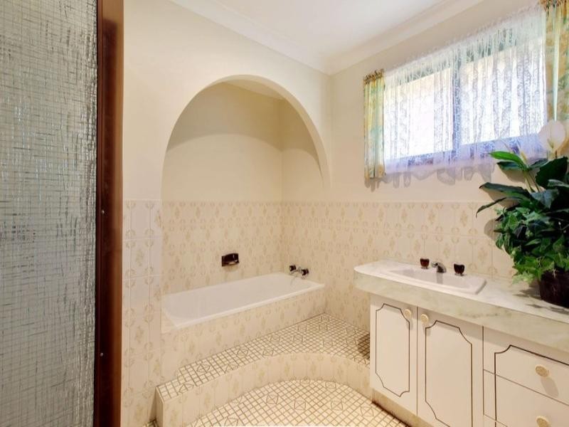 5 Hokitika Street, Broadbeach Waters QLD 4218