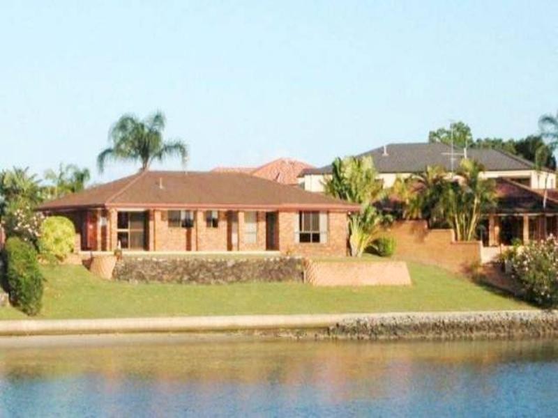 28 Peter Blondell Drive, Mermaid Waters QLD 4218