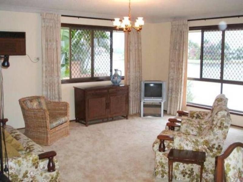 28 Peter Blondell Drive, Mermaid Waters QLD 4218