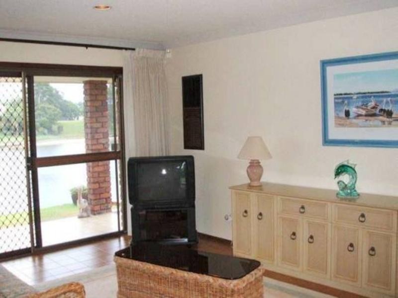 28 Peter Blondell Drive, Mermaid Waters QLD 4218