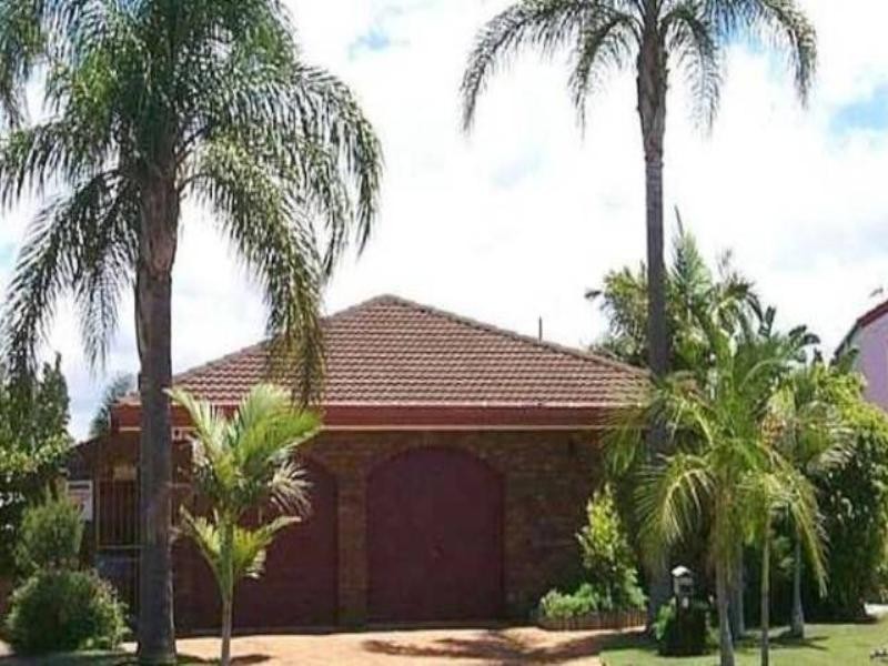 28 Peter Blondell Drive, Mermaid Waters QLD 4218