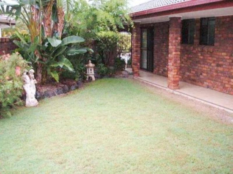 28 Peter Blondell Drive, Mermaid Waters QLD 4218