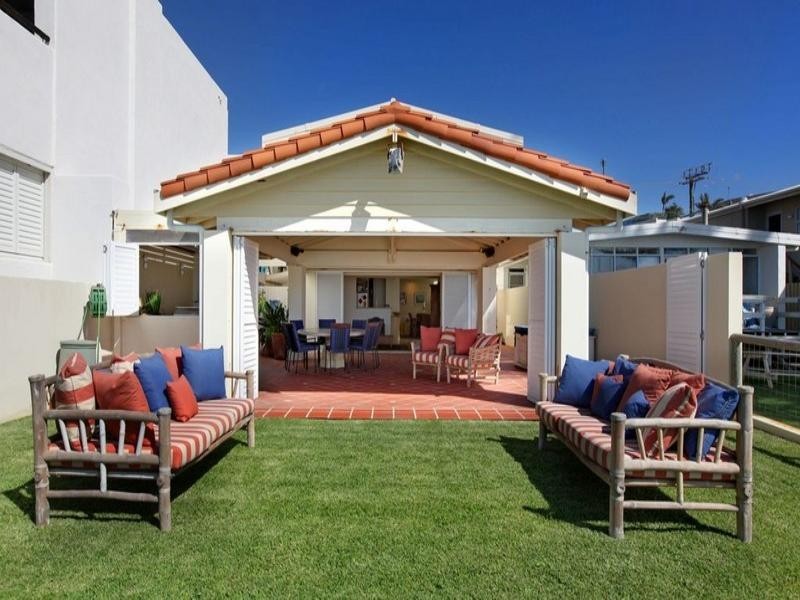 19 Hedges Avenue, Mermaid Beach QLD 4218