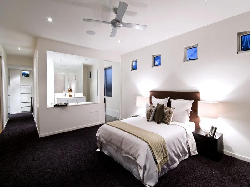 8 Maureen Court, Broadbeach Waters QLD 4218