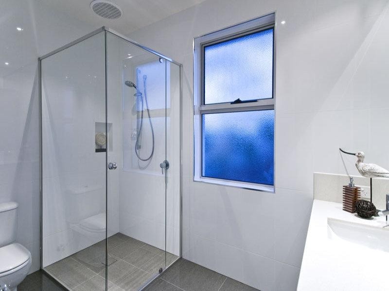 8 Maureen Court, Broadbeach Waters QLD 4218