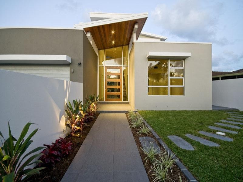 8 Maureen Court, Broadbeach Waters QLD 4218