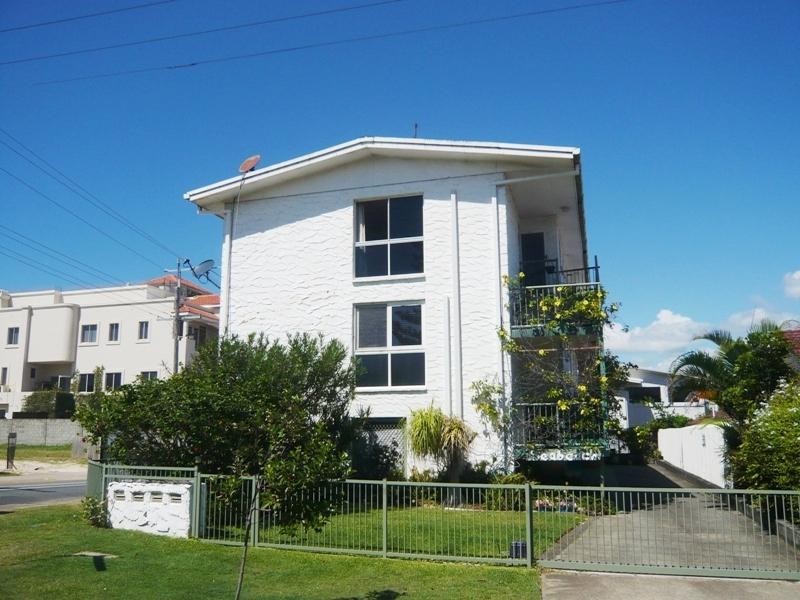 1/4 Seabeach Avenue, Mermaid Beach QLD 4218