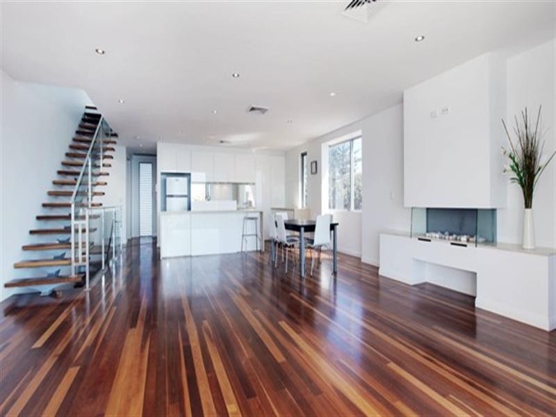 2/100 Hedges Avenue, Mermaid Beach QLD 4218