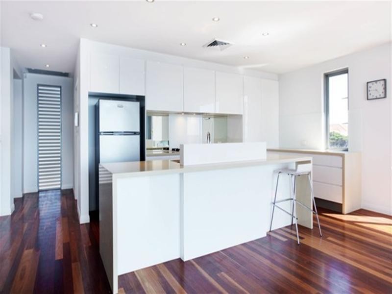 2/100 Hedges Avenue, Mermaid Beach QLD 4218