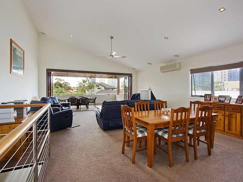 1/8 Acanthus Avenue, Burleigh Heads QLD 4220