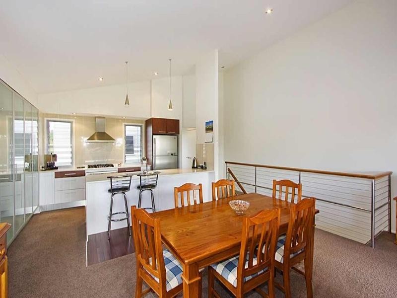 1/8 Acanthus Avenue, Burleigh Heads QLD 4220