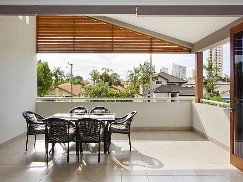 1/8 Acanthus Avenue, Burleigh Heads QLD 4220