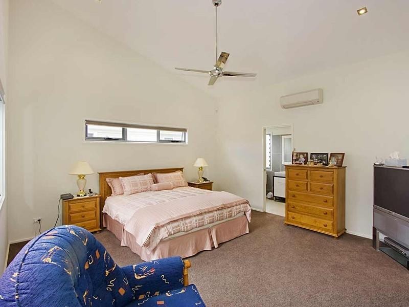 1/8 Acanthus Avenue, Burleigh Heads QLD 4220