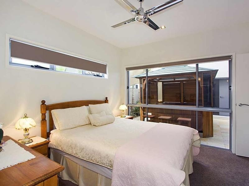 1/8 Acanthus Avenue, Burleigh Heads QLD 4220