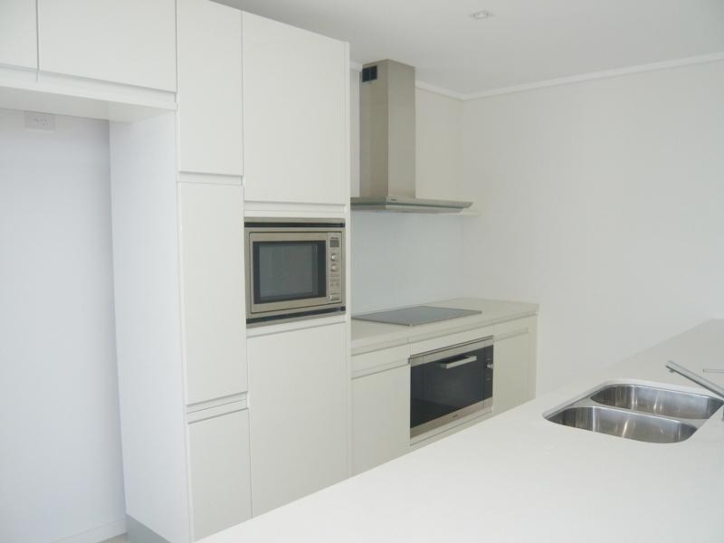 801/6 Tarcoola Crescent, Chevron Island QLD 4217