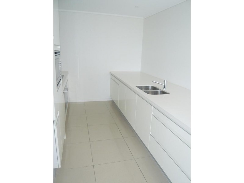 801/6 Tarcoola Crescent, Chevron Island QLD 4217