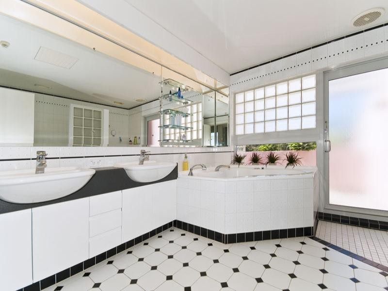 Villa 1 Grand Mariner, Main Beach QLD 4217